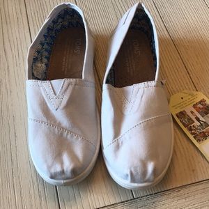 Toms Kids size 2.5 white canvas NWT